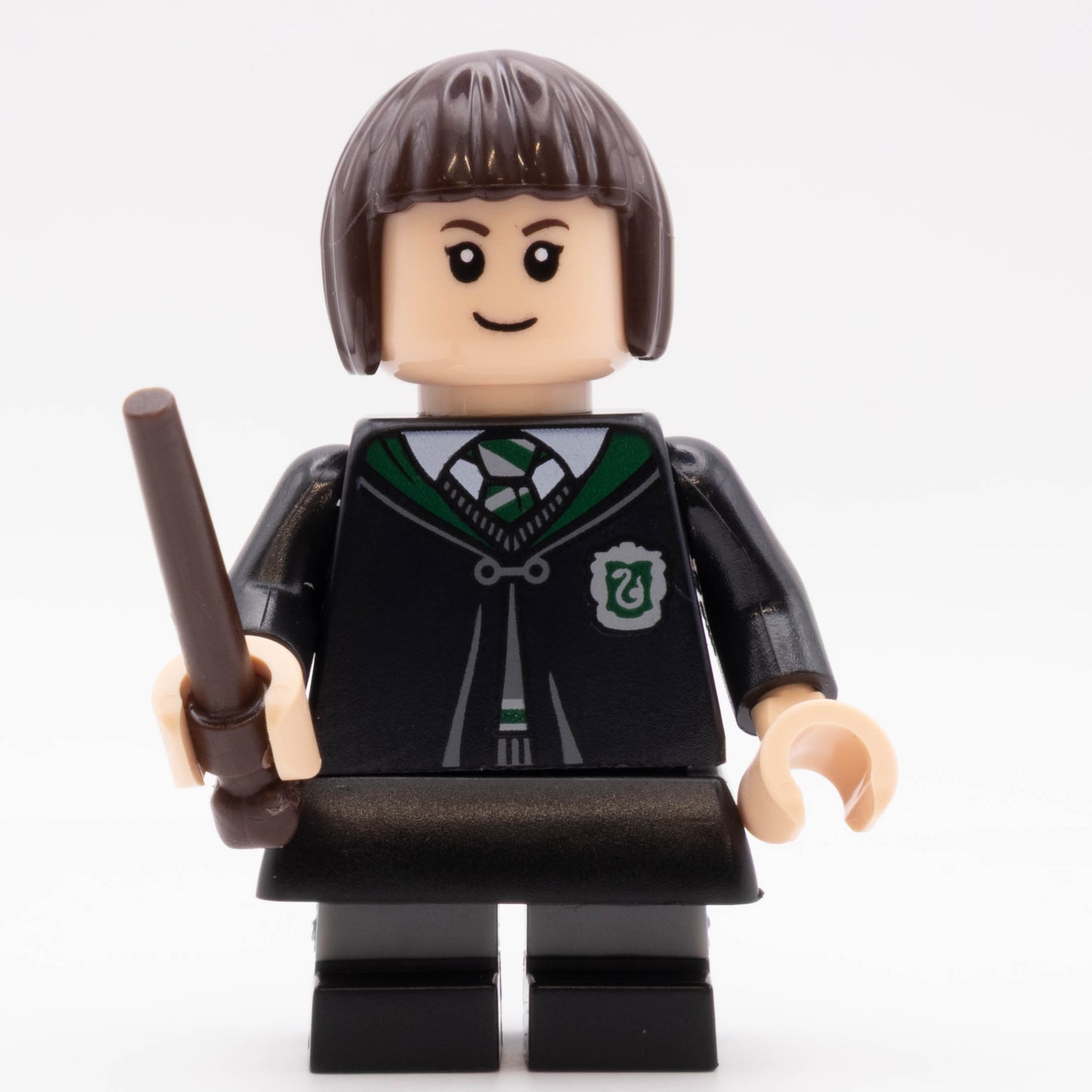 LEGO® Pansy Parkinson - Slytherin Robe Clasped Minifigure Harry Potter HP492